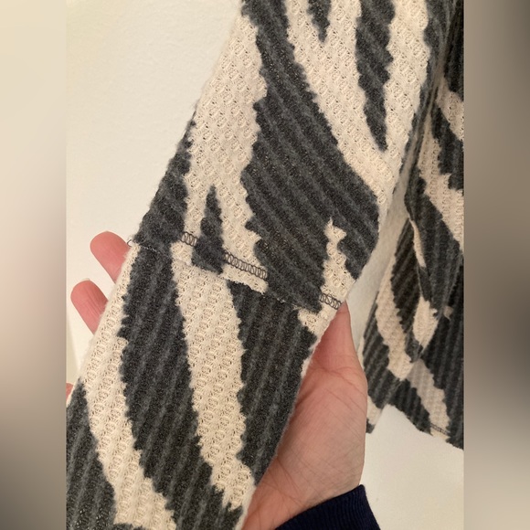 LuLaRoe Kristen Pullover Sweater - Zebra Print - Size S - Picture 8 of 10